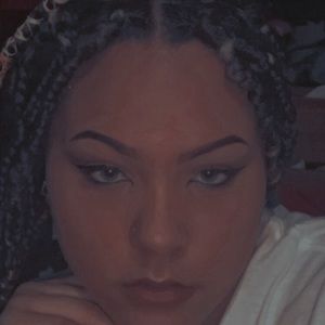 Meet your Posher, Becca